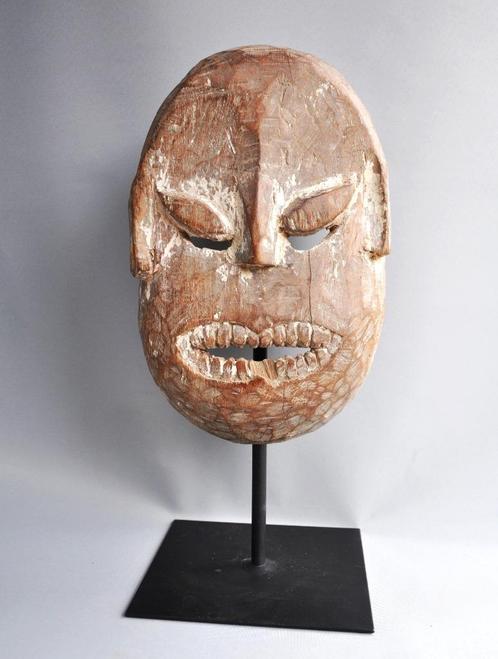 Grand masque facial robuste, Népal occidental, 2e moitié du, Antiquités & Art, Art | Art non-occidental, Enlèvement ou Envoi