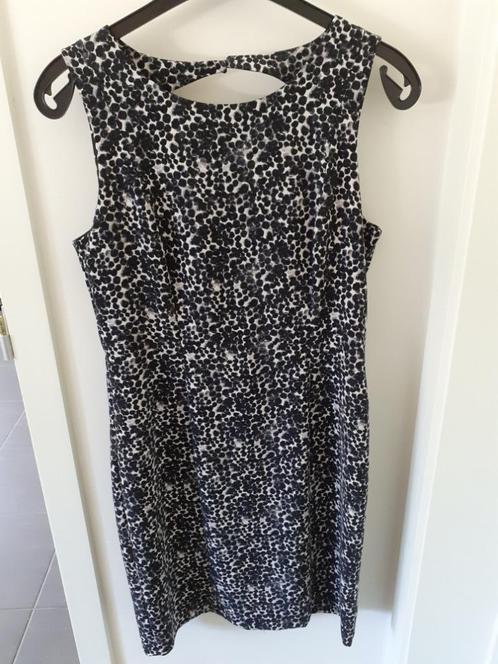 H. & M. Witte jurk met zwarte print Maat: 44 Prijs: € 3, Kleding | Dames, Jurken, Zo goed als nieuw, Maat 42/44 (L), Zwart, Knielengte