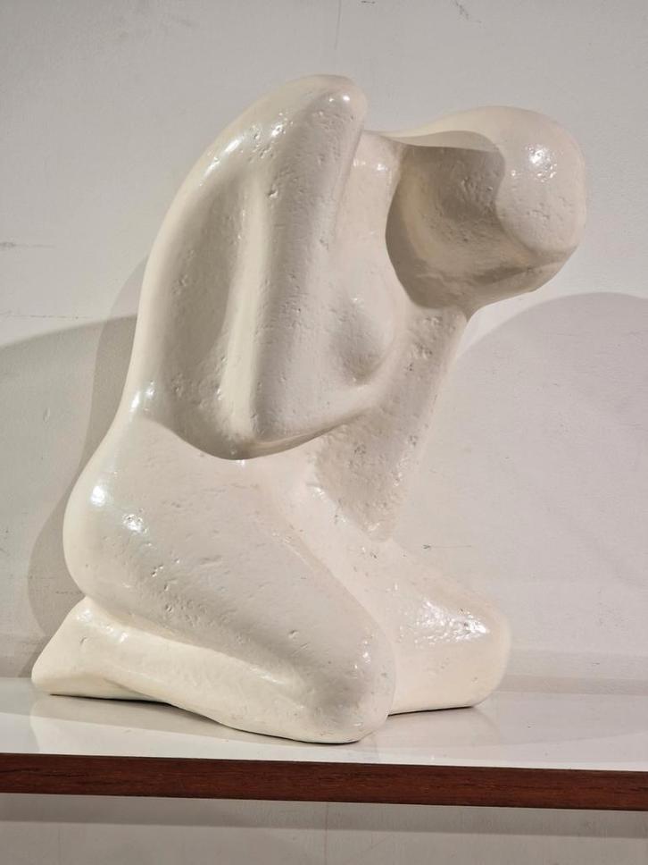 Zwaar beeld , gesigneerd , vrouw, Antiek en Kunst, Kunst | Beelden en Houtsnijwerken, Ophalen of Verzenden