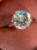 Schitterende ring met regenboog topaas, Handtassen en Accessoires, Ringen, Verzenden, Nieuw, 17 tot 18, Met edelsteen