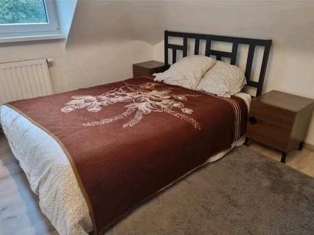 Mooie bruine slaapkamer 140x200 met nachtkastjes en dressoir, Huis en Inrichting, Slaapkamer | Complete slaapkamers, Zo goed als nieuw