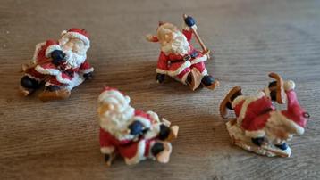Décoration de Noël : "Pères Noël" beschikbaar voor biedingen