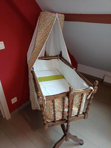 Babywieg incl matras en accesoires beschikbaar voor biedingen