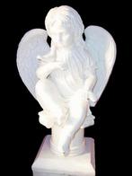 1,72 meter hoge engel op zuil in marmer., Enlèvement