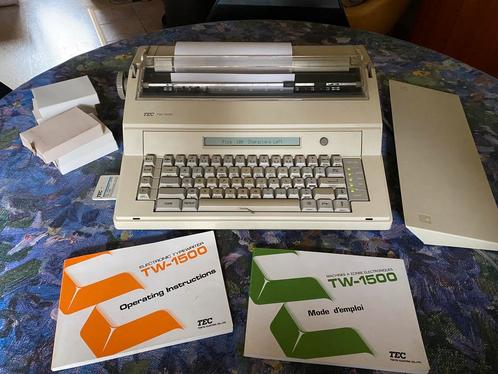 Typemachine TEC TW-1500 + extra geheugenkaart, Diversen, Typemachines, Zo goed als nieuw, Ophalen of Verzenden