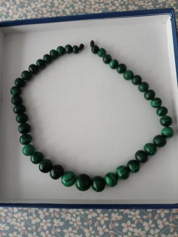 Collier en malachite  beschikbaar voor biedingen
