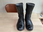 Zwarte motorboots, Motoren, Ophalen