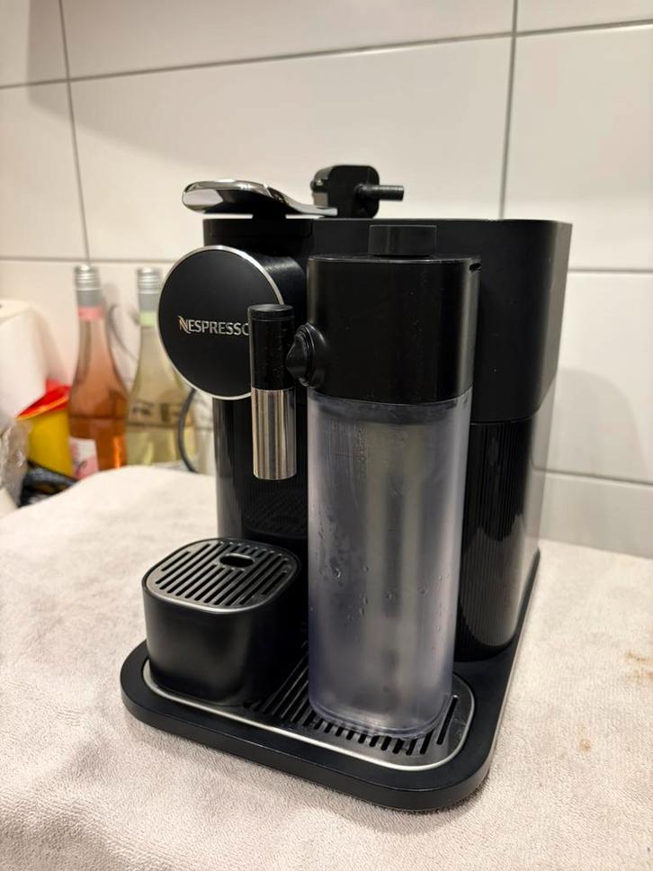 Delonghi Gran Lattissima, Electroménager, Cafetières, Comme neuf, Dosettes et capsules de café, Cafetière, 1 tasse, Réservoir d'eau amovible