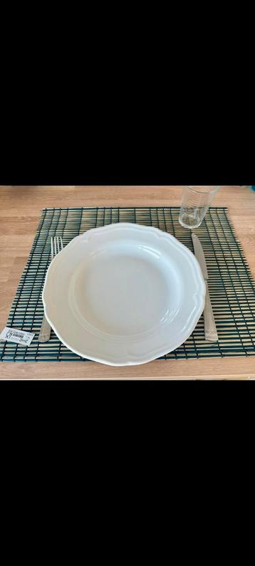 10 sous assiettes/ set de table neufs  disponible aux enchères