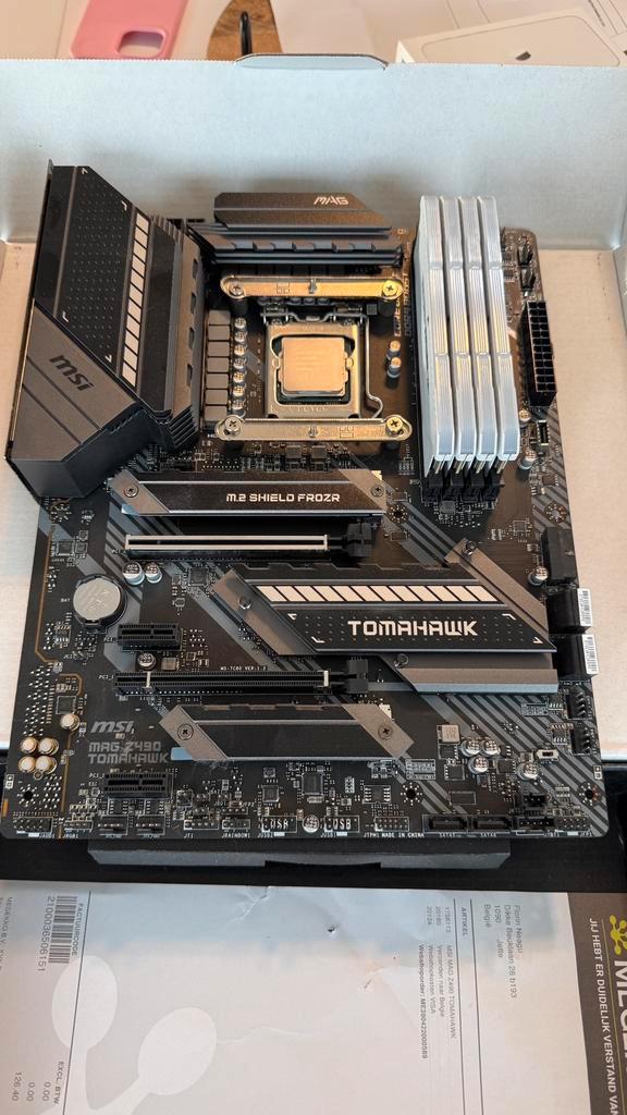 KIT INTEL i7 10700KF + MSI Z490 TOMAHAWK + CORSAIR 32GB 3600, Computers en Software, Processors, Zo goed als nieuw, 16-core, 4 Ghz of meer