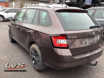Achterlicht links van een Skoda Fabia beschikbaar voor biedingen