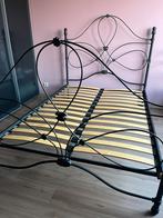 Mooi zwart metalen bed met vaste lattenbodem, Huis en Inrichting, Slaapkamer | Bedden, Ophalen, Zwart, Romantisch, 140 cm