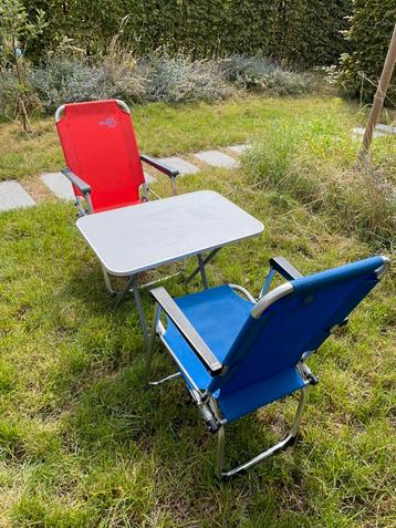 Kampeertafeltje en 2 Bo camp kampeerstoeltjes voor kinderen beschikbaar voor biedingen