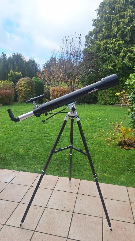 Skywatcher-telescoop met statief en 2 oculairs, Audio, Tv en Foto, Optische apparatuur | Telescopen, Gebruikt, Lenzentelescoop (refractor)