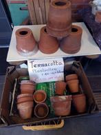 Oude ronde terracotta plantpotten: €.4,00/4stuks., Terracotta, Rond, Gebruikt, Ophalen