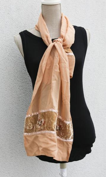 Superbe foulard en voile de soie et velours