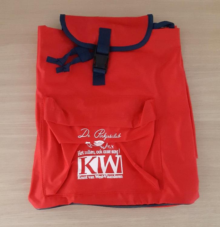 Nog nieuw - klein rood rugzakje (30 cm op 37 cm), Handtassen en Accessoires, Tassen | Rugtassen, Nieuw, Ophalen of Verzenden