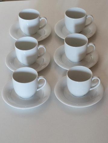 6 petites tasses + sous-tasses 6cm