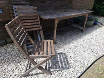Tuintafel met 7 stoelen beschikbaar voor biedingen