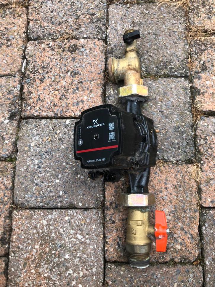 Circulatiepompen Grundfos ALPHA1 L25-60 180, Doe-het-zelf en Bouw, Verwarming en Radiatoren, Zo goed als nieuw, Ophalen