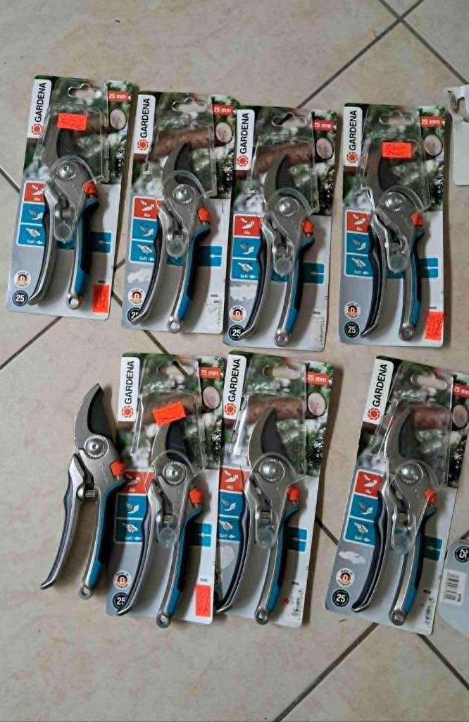 Lot de sécateurs "Gardena" et "AVR" , "Wolf", "Park",..., Jardin & Terrasse, Sécateurs, Neuf, 20 à 29 mm, Enlèvement