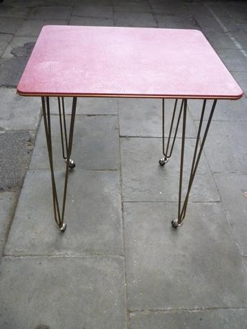 table  TV  années 50, Enlèvement