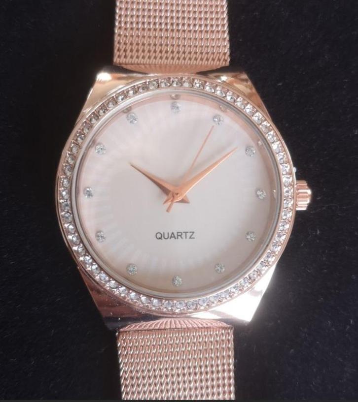 Nieuwe QUARTZ Horloge met Swarovski steentjes, Handtassen en Accessoires, Horloges | Dames, Nieuw, Ophalen of Verzenden