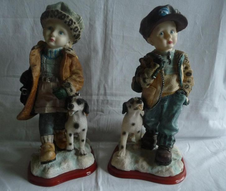 Figurines en résine couple garçon et fille, Collections, Statues & Figurines, Comme neuf, Humain, Enlèvement ou Envoi