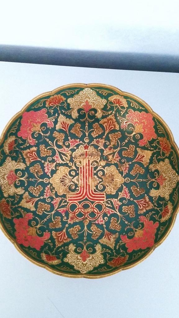 Geërfd Vaas ter ere van de Olympische Spelen., Antiek en Kunst, Curiosa en Brocante, Verzenden