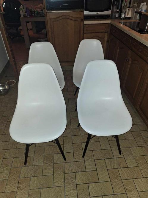 4 witte Herman Miller Eames Shell chair REPLICA'S te koop!, Huis en Inrichting, Stoelen, Gebruikt, Vier, Kunststof, Metaal, Wit