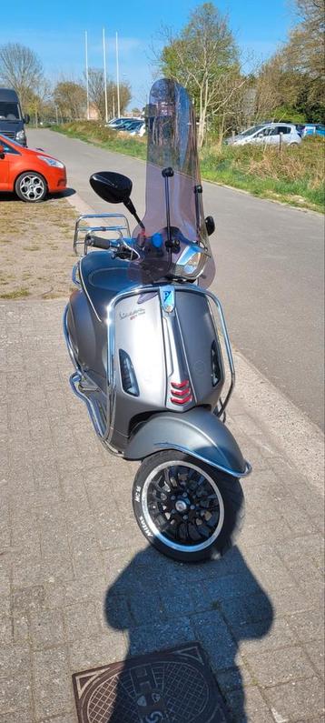 Vespa 50cc zeer proper., Fietsen en Brommers, Scooters | Vespa, Ophalen, Zo goed als nieuw