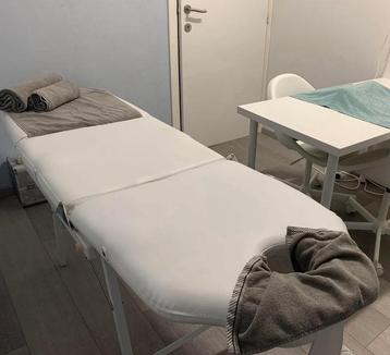 Opplooibare massagetafel/behandelstoel beschikbaar voor biedingen