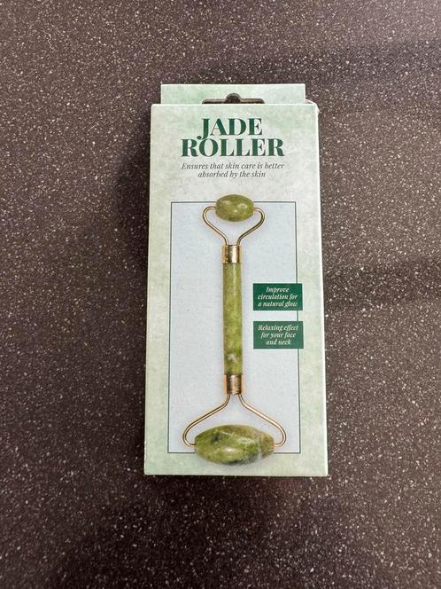 Nieuwe dubbelzijdige Jade-roller voor gezicht en hals, Handtassen en Accessoires, Uiterlijk | Gezichtsverzorging, Nieuw, Gehele gezicht