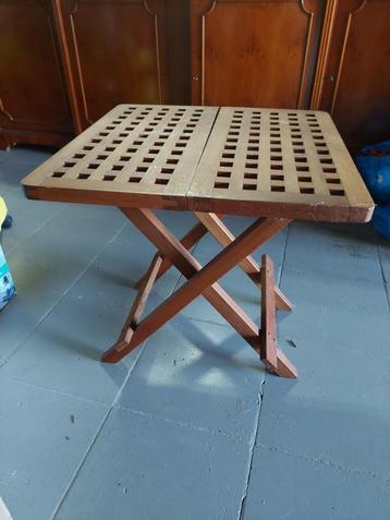 teakhouten tuintafel/houten/bijzettafel  beschikbaar voor biedingen