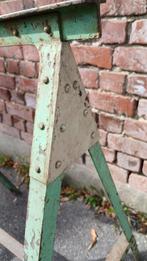 2 zware industrieele schragen / metaal met klinknagel, Antiek en Kunst, Ophalen