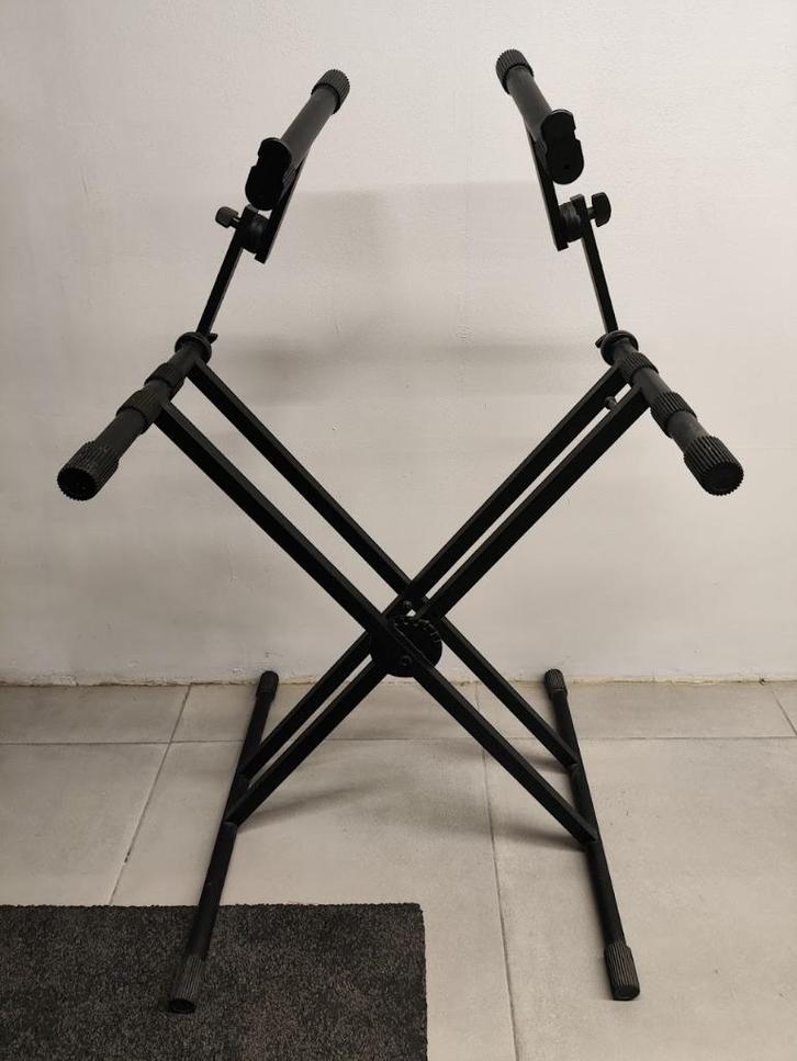 Statief 2 keyboards, Muziek en Instrumenten, Standaarden, Zo goed als nieuw, Instrumentstandaard, Keyboard of Synthesizer, Ophalen