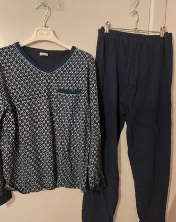 Pyjamasetjes beschikbaar voor biedingen