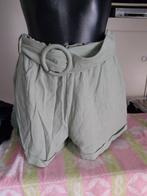 Saliegroene katoenen korte broek. NAAR M, Ophalen of Verzenden, Gedragen, Groen
