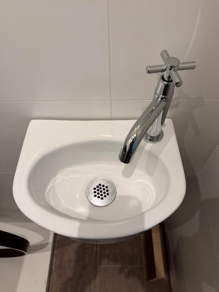 Lavabo met koudwaterkraan, Ophalen, Zo goed als nieuw, Kraan