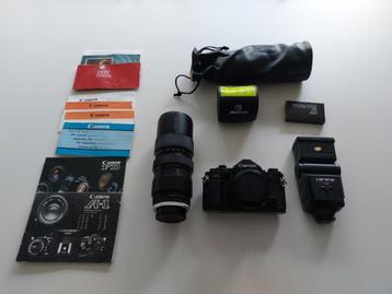 Canon A1 met 2 objectieven en flits beschikbaar voor biedingen