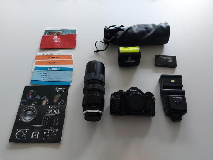 Canon A1 met 2 objectieven en flits, Audio, Tv en Foto, Foto | Flitsers, Gebruikt, Canon, Ophalen of Verzenden