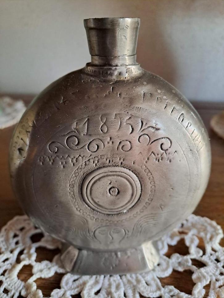 Gourde en étain (92%) datée, ciselée et poinçonnée, Antiek en Kunst, Antiek | Tin, Ophalen of Verzenden