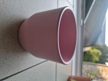 Roze bloempot beschikbaar voor biedingen