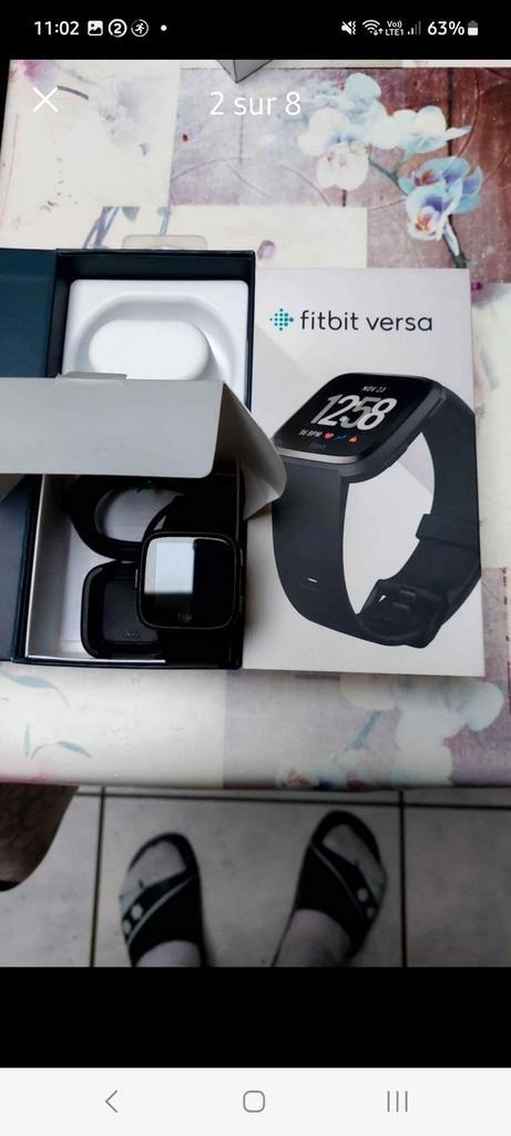 Montre connecté Fitbit Versa Grise, Handtassen en Accessoires, Smartwatches, Zo goed als nieuw, Ophalen of Verzenden