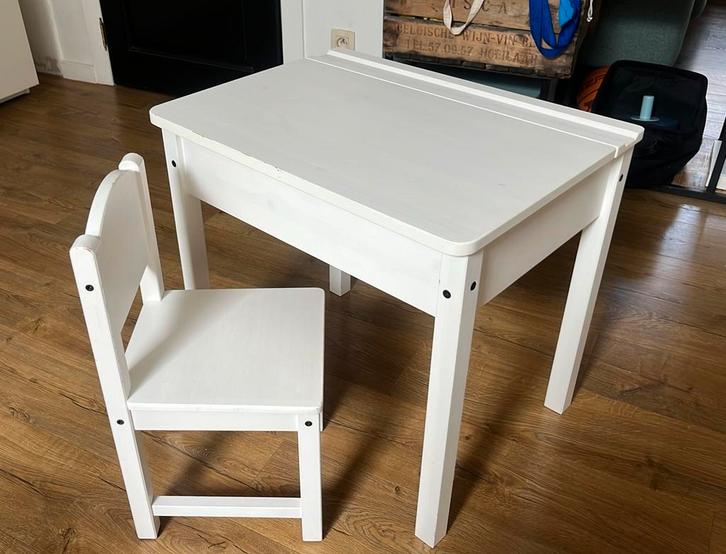 Sundvik schoolbank wit - bureau kind & kinderstoel wit, Kinderen en Baby's, Kinderkamer | Tafels en Stoelen, Gebruikt, Ophalen