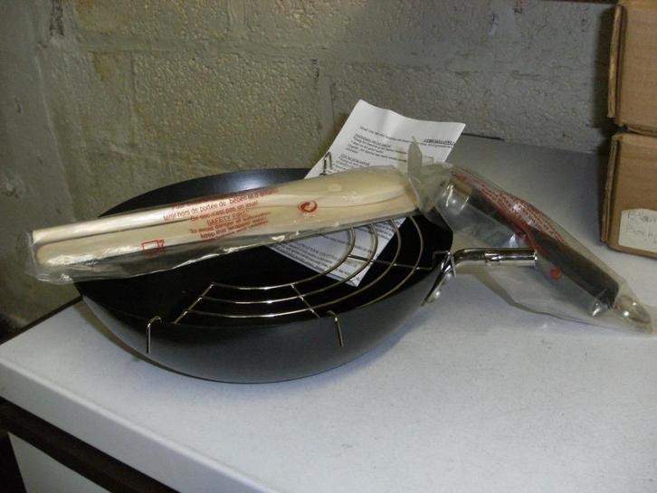 Wok 24 cm NIEUW, Huis en Inrichting, Keuken | Potten en Pannen, Nieuw, Wok, Ophalen of Verzenden