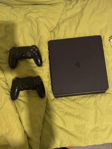 PS4 SLIM + controllers & spellen beschikbaar voor biedingen