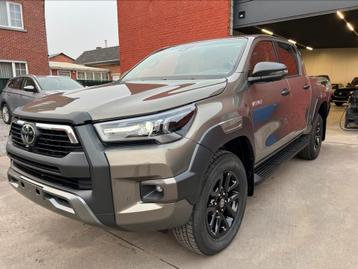 TOYOTA HILUX INVINCIBLE 2.8 D4D MHEV 204 PK 2025 AUTOMAAT, Auto's, Toyota, Euro 6, 4 cilinders, Bedrijf, SUV of Terreinwagen