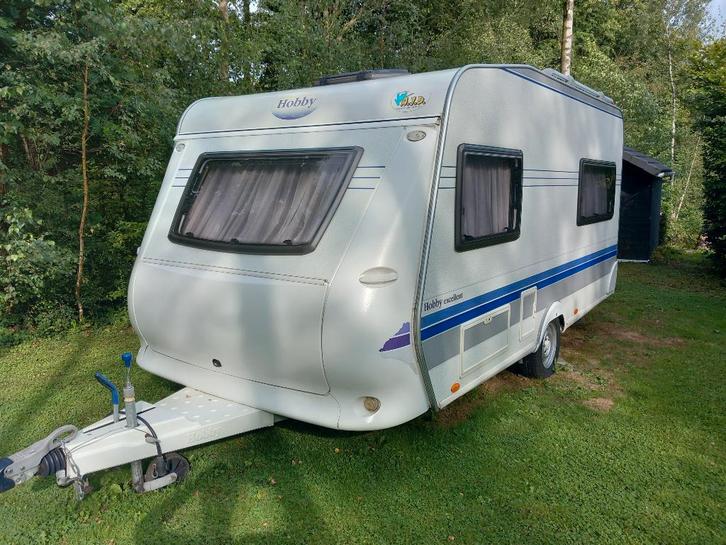 caravane Hobby, Caravans en Kamperen, Caravans, Particulier, tot en met 4, 1250 - 1500 kg, Standaardzit, Hobby, Vast bed, 4 tot 5 meter
