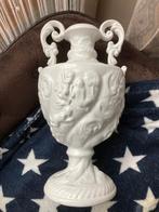 Witte vaas - alcobaca ( Portugal ), Huis en Inrichting, Woonaccessoires | Vazen, Ophalen of Verzenden